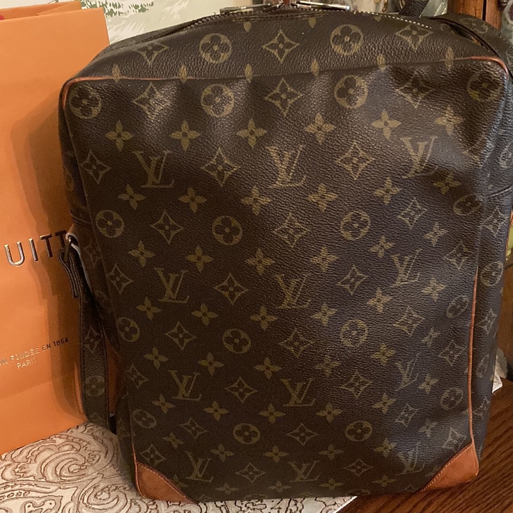 Louis Vuitton EUC XL Monogram Danube GM Shoulder Bag with Monogram strap w/COA - Picture 6 of 17